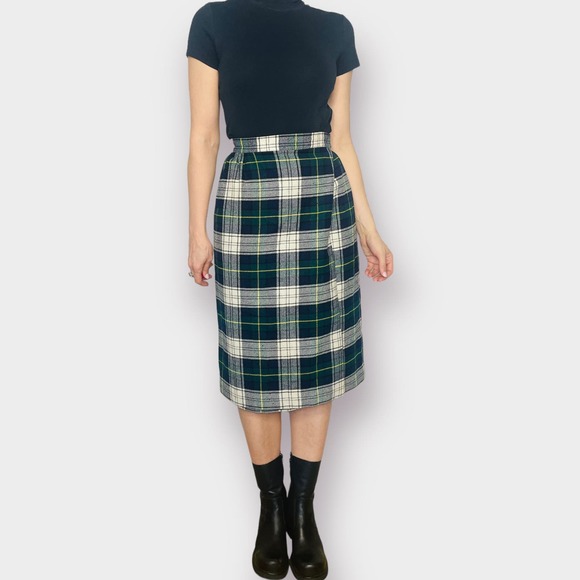 70s Green and Navy Plaid Vintage‎ Skirt - Picture 3 of 11